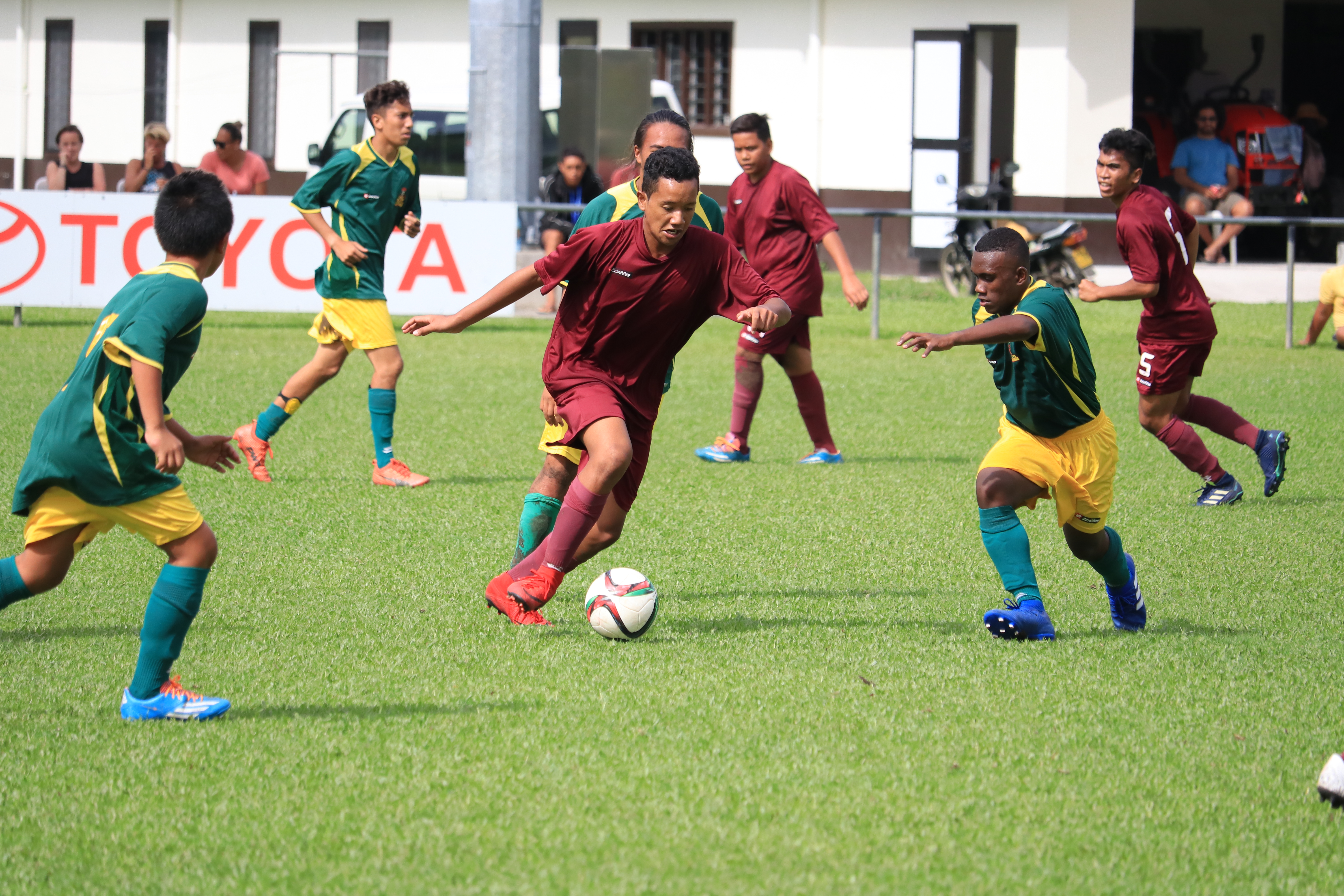 Nikao defense swarms in on a Mangaian Attacker