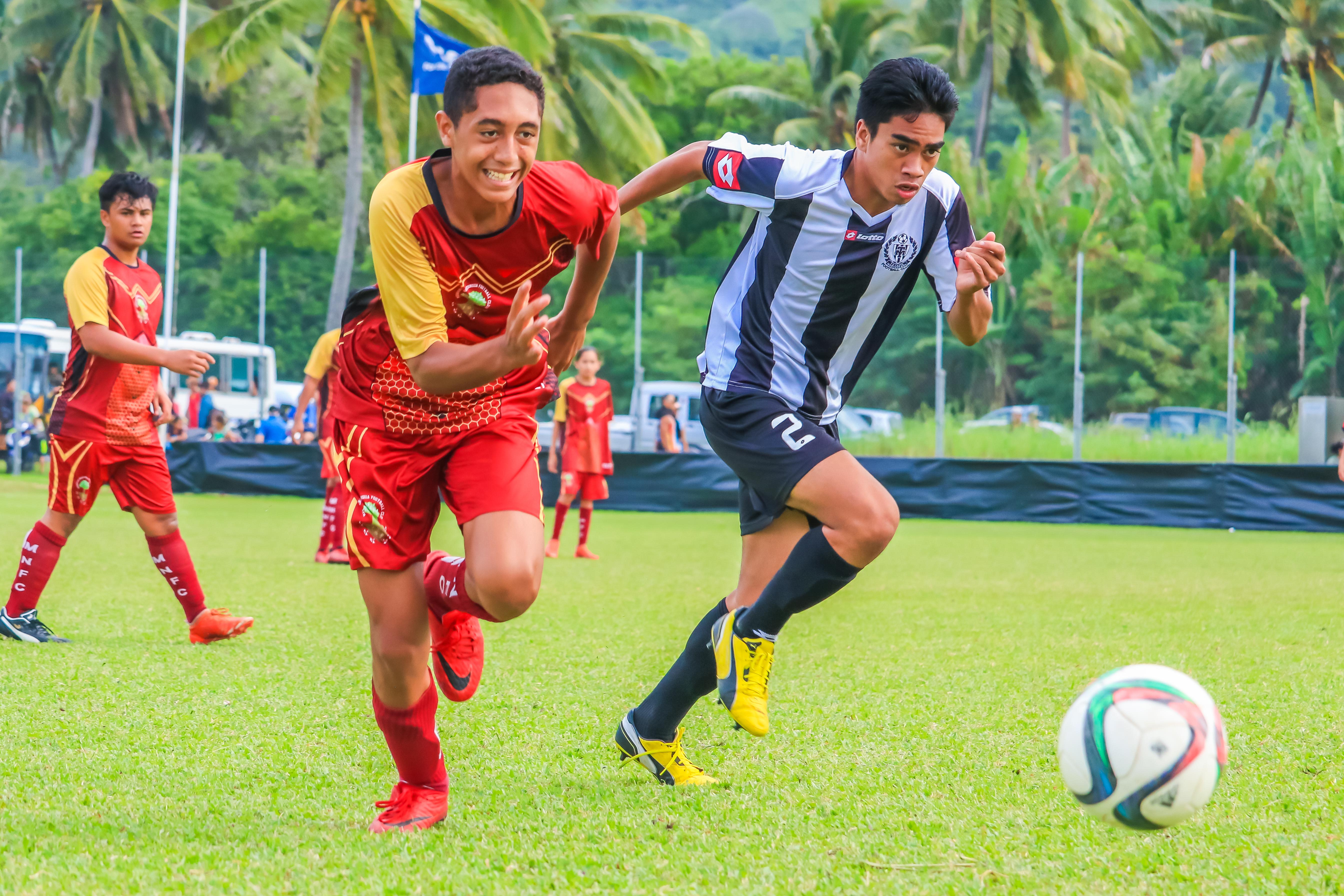Semifinal - Tupapa and takitumu player chase down the ball